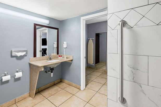 Images SureStay Plus by Best Western Lubbock Medical Center