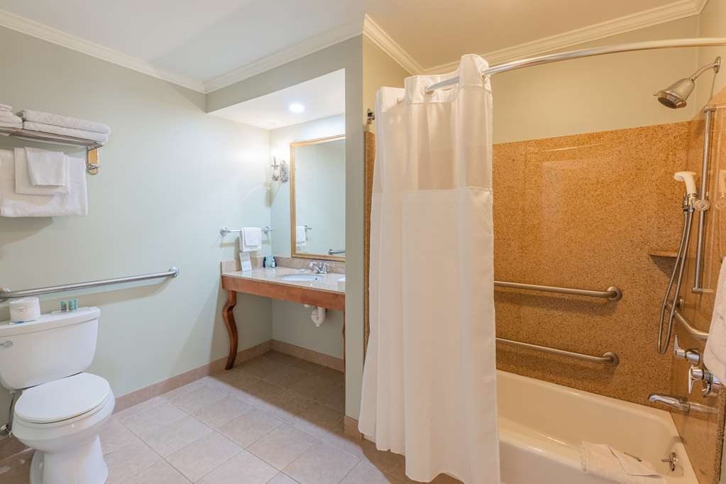 Executive King Bathroom