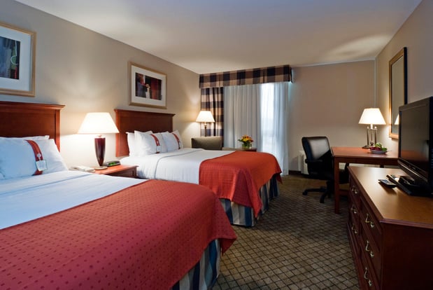 Images Holiday Inn & Suites Cincinnati-Eastgate (I-275E) by IHG