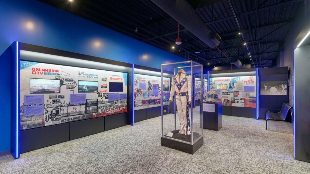 Find a Las Vegas museum offering a unique interactive museum experience with immersive exhibits and  
