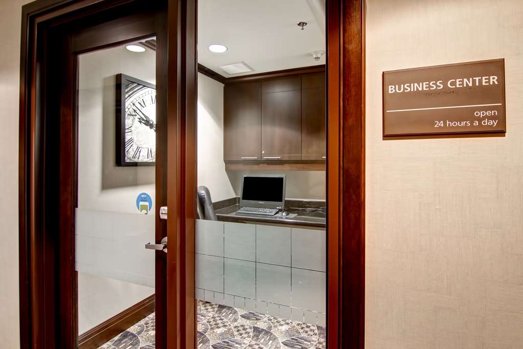 Hampton Inn by Hilton Toronto Airport Corporate Centre in Toronto: Business Center