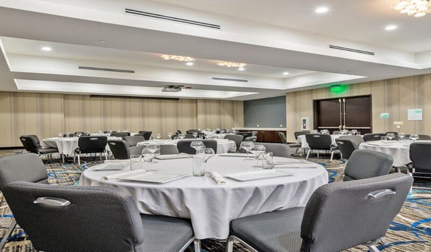 Images Holiday Inn Austin Airport by IHG