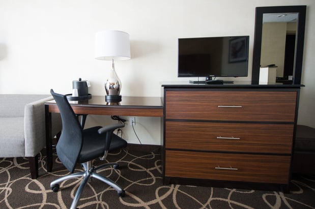 Images Holiday Inn Newark International Airport by IHG
