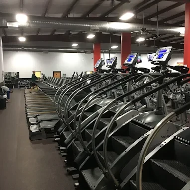 24 Elite Gyms Northpark in Joplin, MO offers a fully stocked cardio section — including ellipticals and treadmills — giving members at our health club near Northpark everything they need to stay on track.