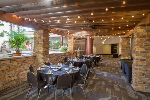 Images Holiday Inn Blmgtn Arpt South - Mall Area by IHG