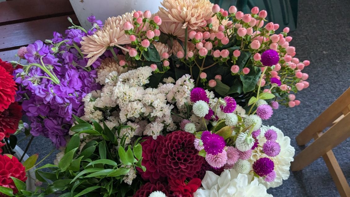 Thank you to everyone who joined our bouquet bar last week! We loved seeing your creativity shine through the beautiful arrangements. Your support made the event so special, and we can’t wait to do it again!