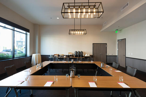 Images Hotel Indigo Seattle Everett Waterfront by IHG
