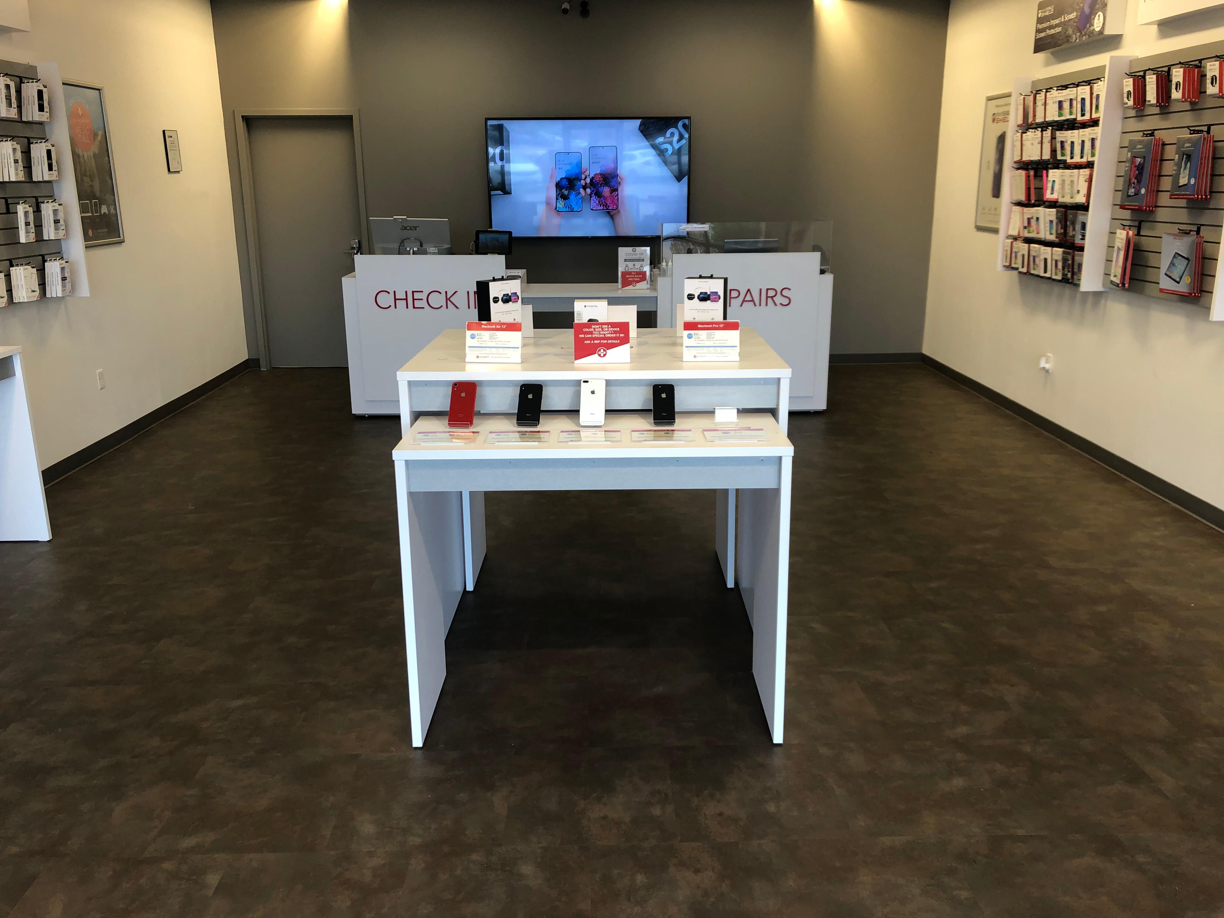 Store Interior Image of CPR Cell Phone Repair Crestwood MO