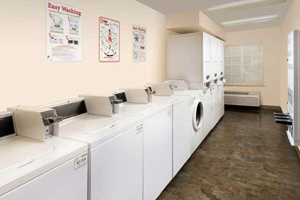 Images WoodSpring Suites Kansas City Mission