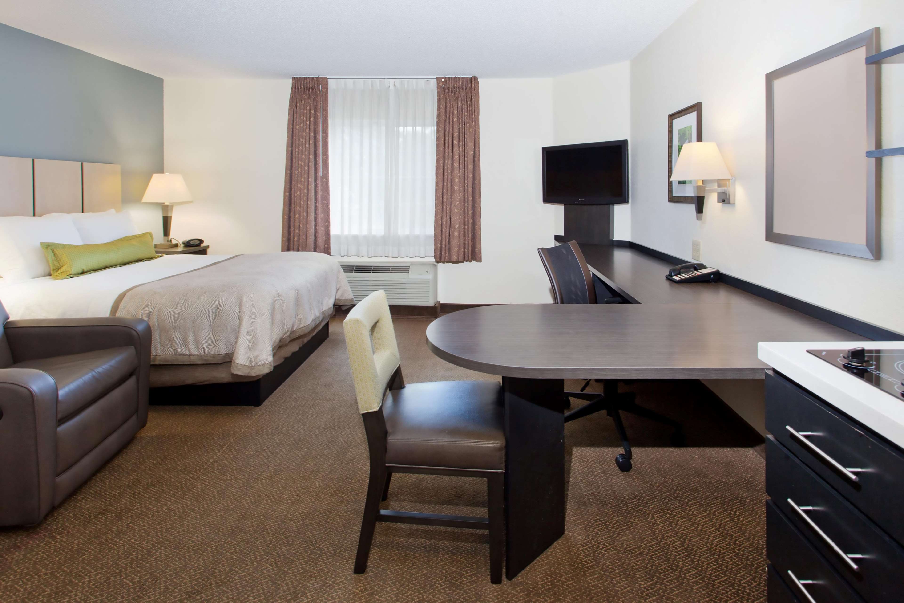 Image 9 | Sonesta Simply Suites Chicago Naperville