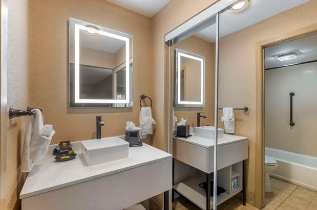 Images Best Western Plus Landing View Inn & Suites