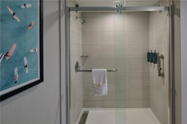 Images Hotel Zessa Orange County Airport, a DoubleTree by Hilton