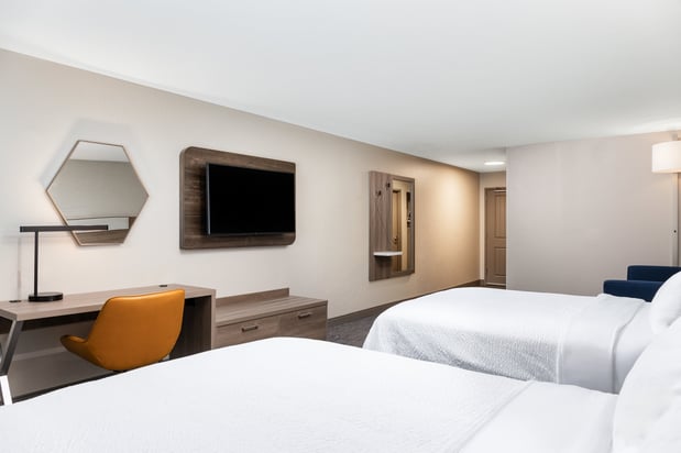 Images Holiday Inn Express & Suites Green Bay East by IHG