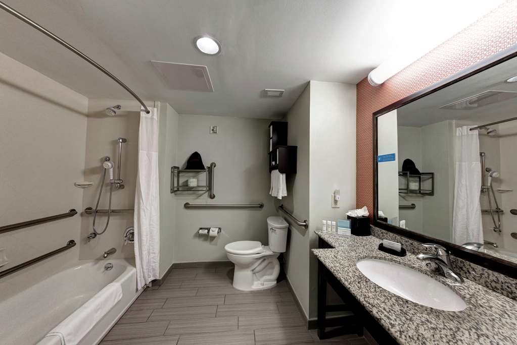 Guest room bath