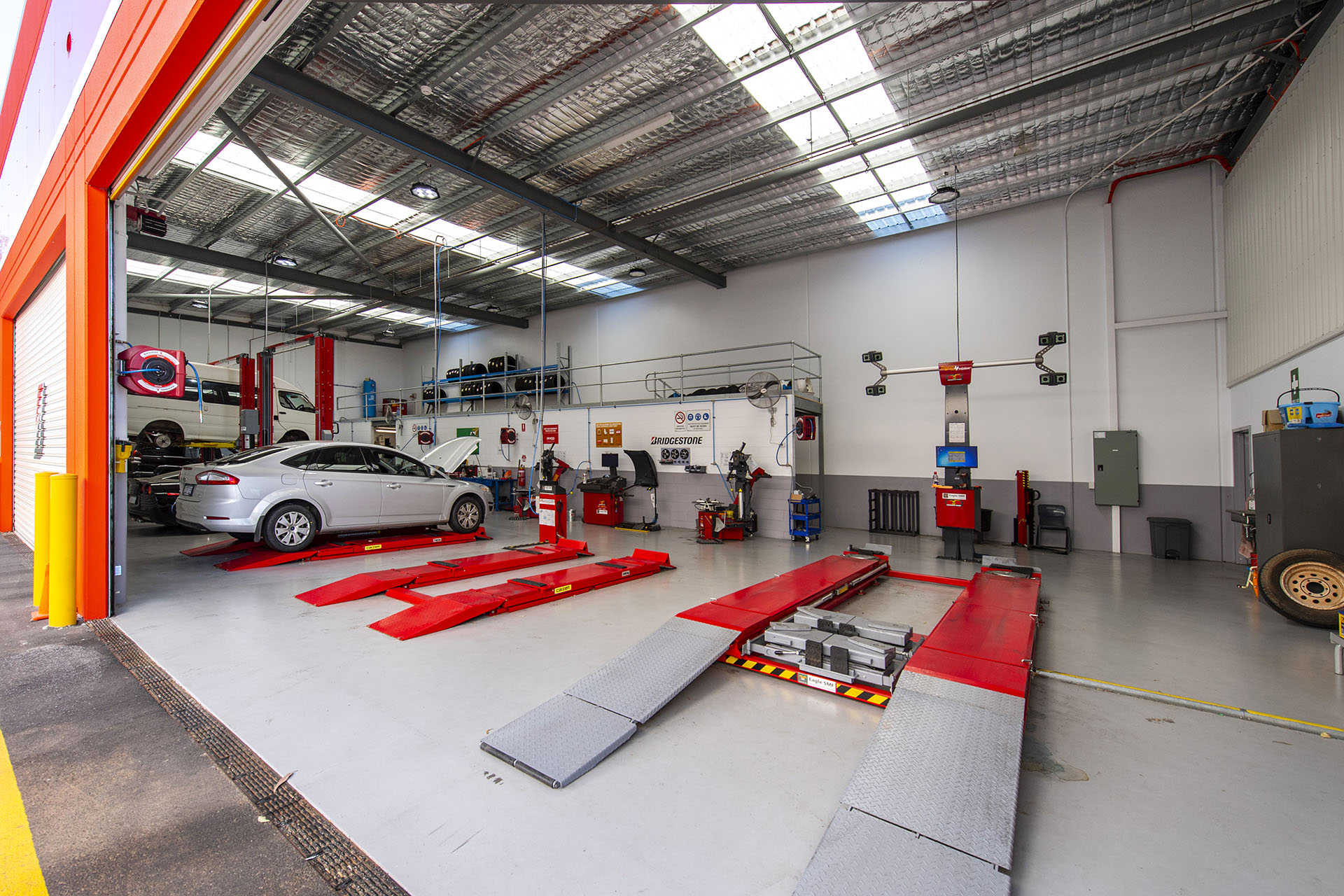 Images Bridgestone Select Tyre & Auto Success