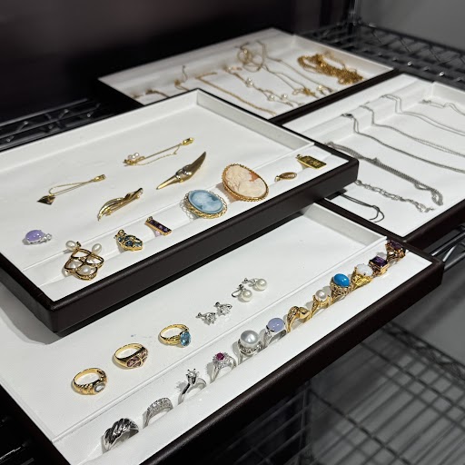 Images 買取専門店  KOMEHYO  (コメ兵)  広島三越