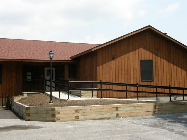 Images Redwood Inn & Suites