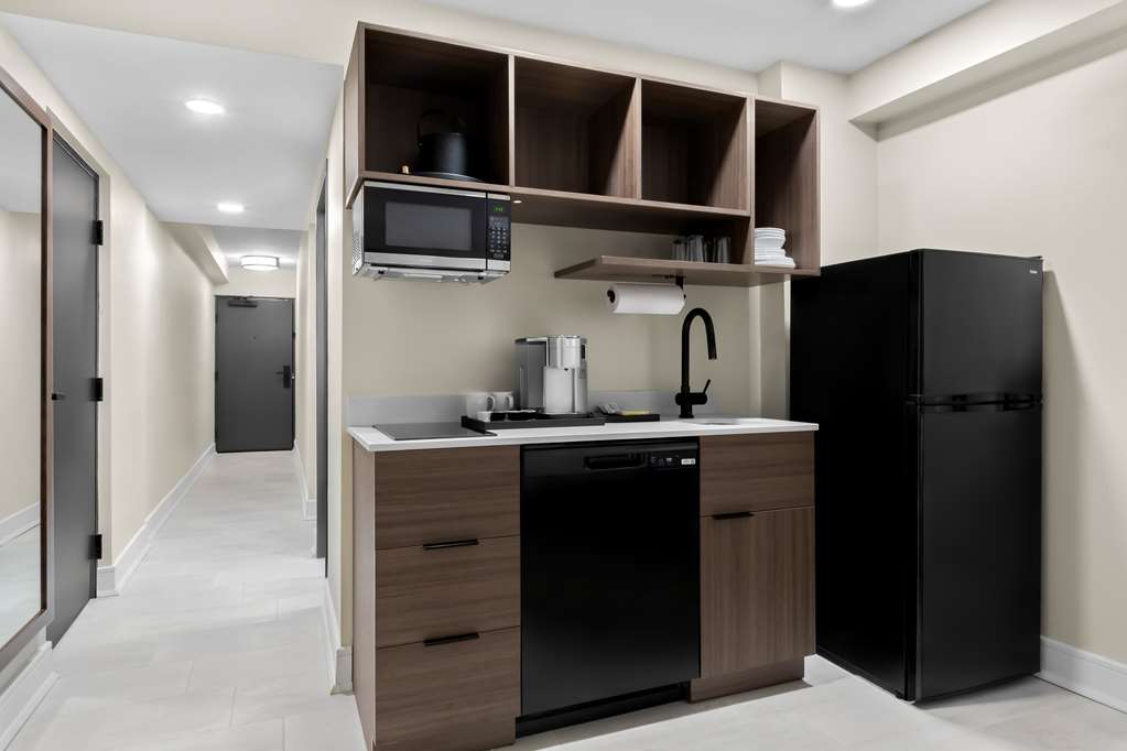 Queen Studio Suite