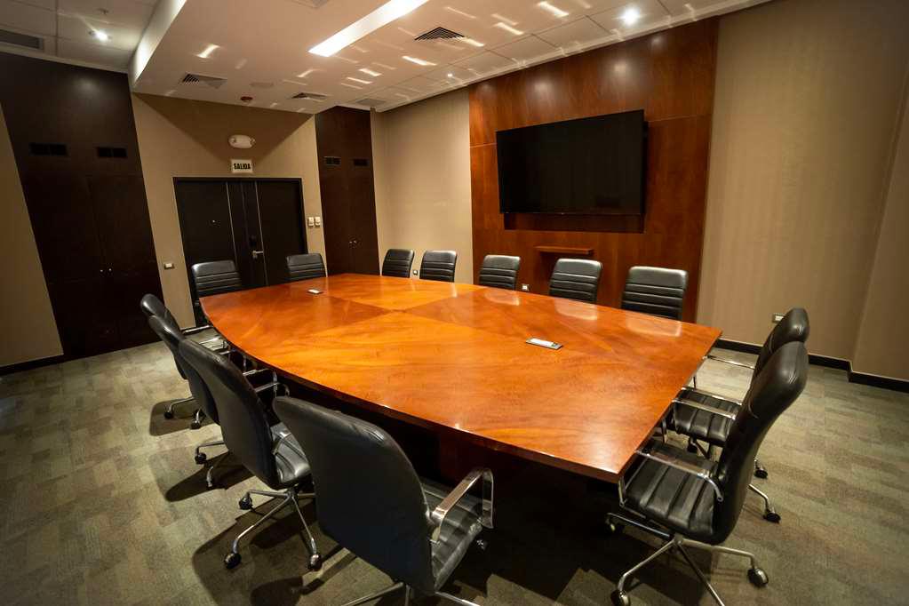 Meeting Room DoubleTree by Hilton Trujillo Trujillo (044) 240387