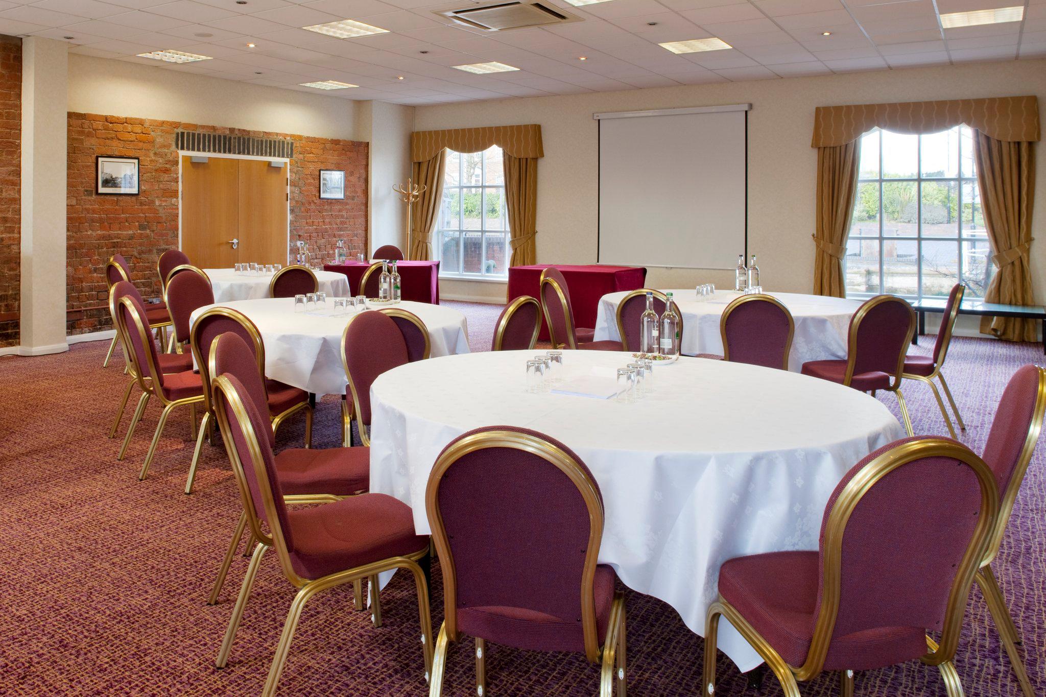 Images Holiday Inn Ellesmere Port - Cheshire Oaks, an IHG Hotel