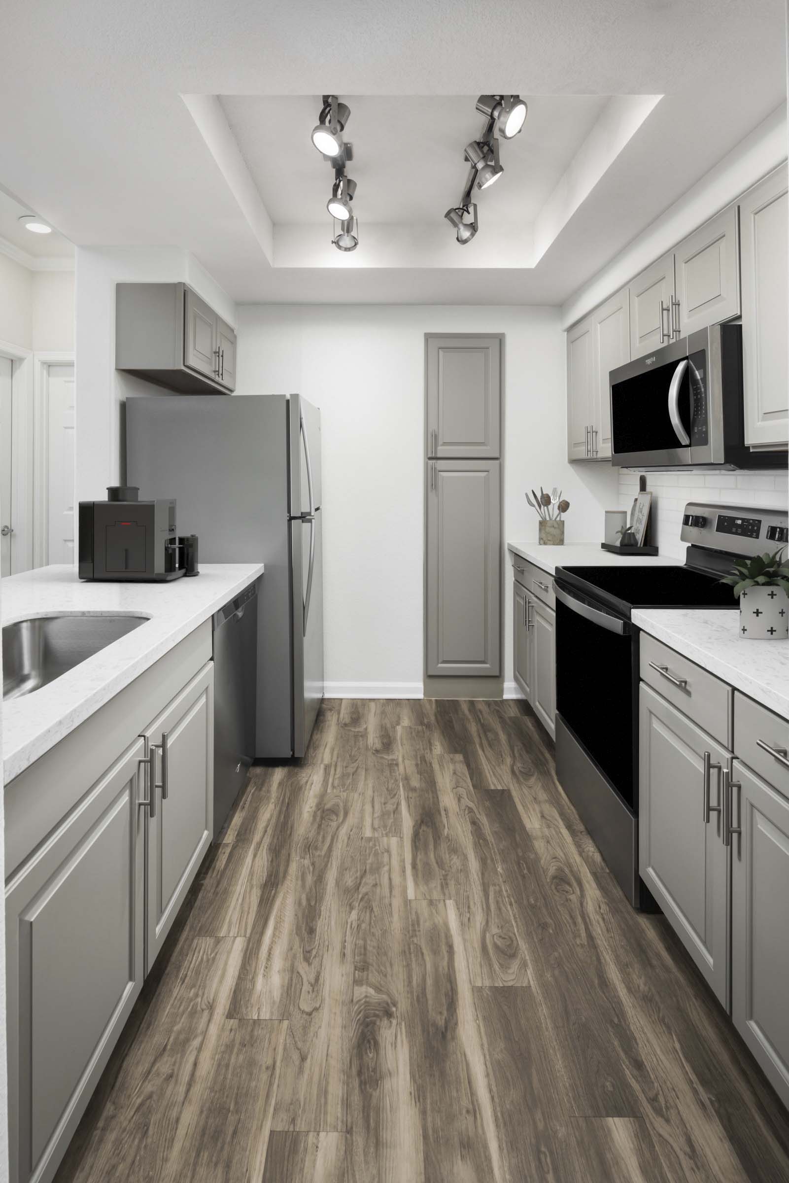 camden-legacy-apartments-scottsdale-az-kitchen-with-stainless-steel-appliances