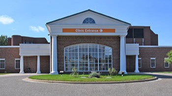 exterior photo of Aspirus Woodruff Clinic - Maple Street