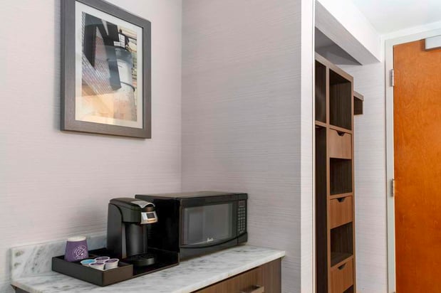 Images Hilton Garden Inn Freeport Downtown