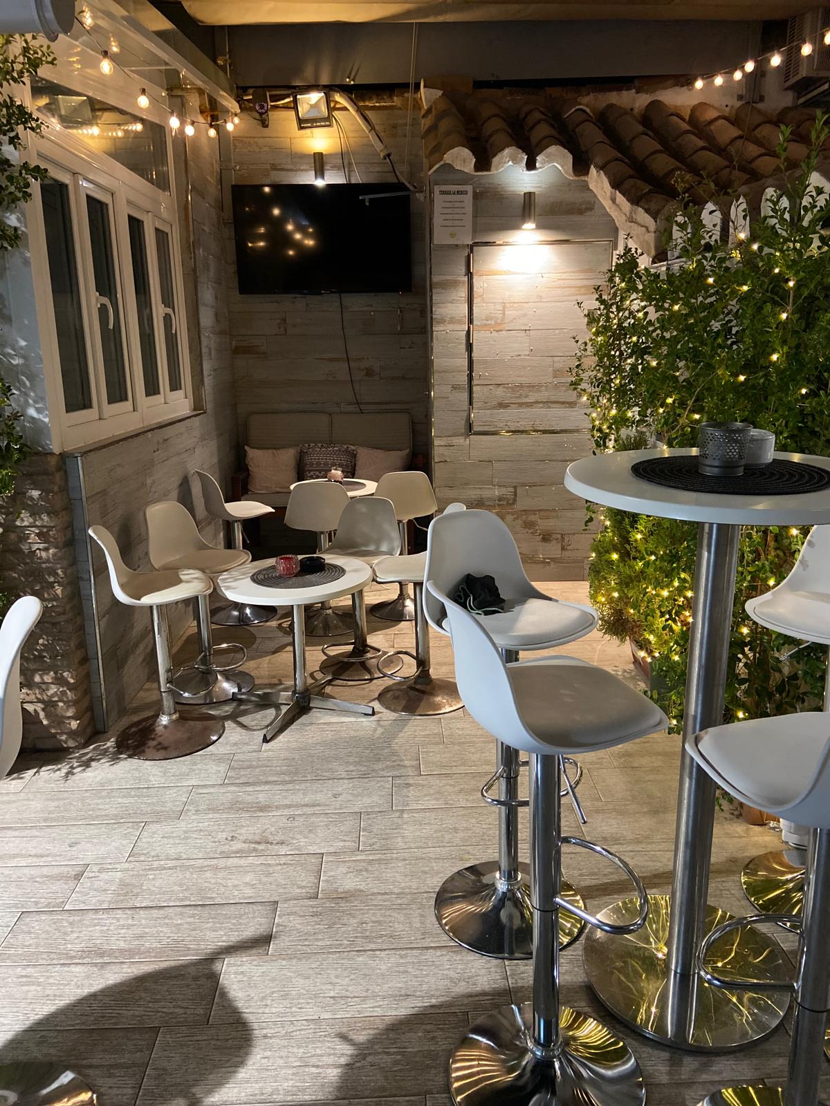 Images Terraza la Merced Karaoke Bar