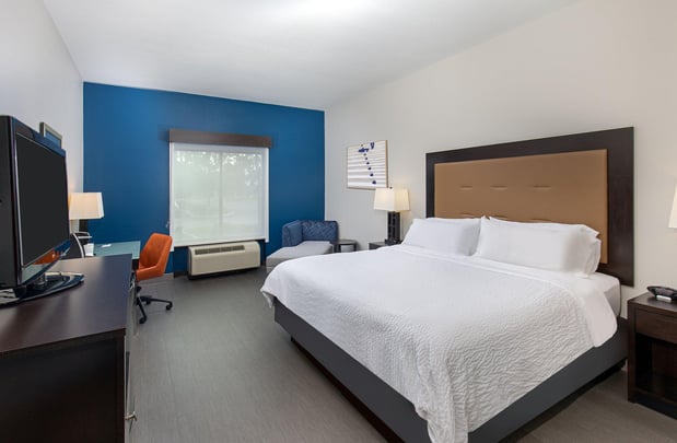 Images Holiday Inn Express & Suites Cleveland Northwest by IHG