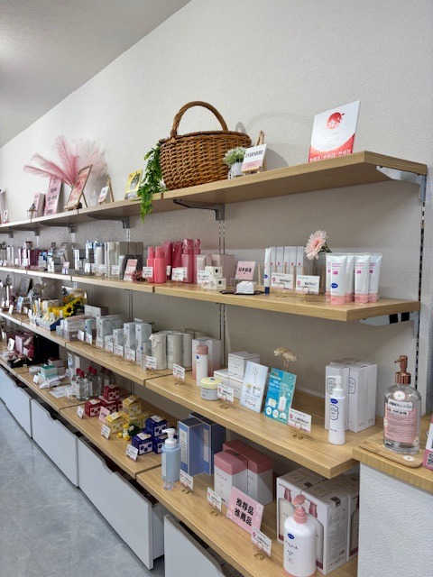 Images BLOOM off-price cosmetics 周防町店