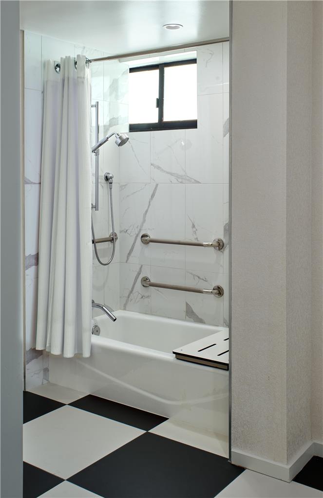 Guest room bath