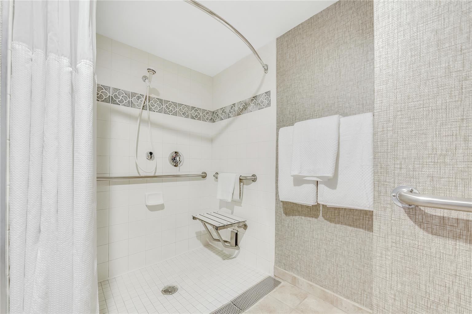 Guest room bath
