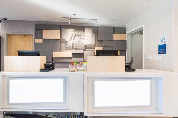 Images Holiday Inn Express Naperville by IHG