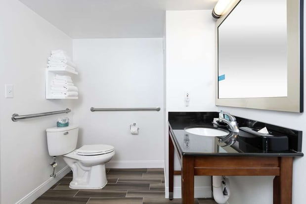 Images Hampton Inn & Suites Raleigh Cary Lenovo Center