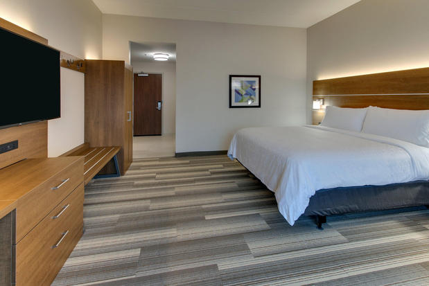 Images Holiday Inn Express & Suites Nashville Metrocenter Downtown by IHG