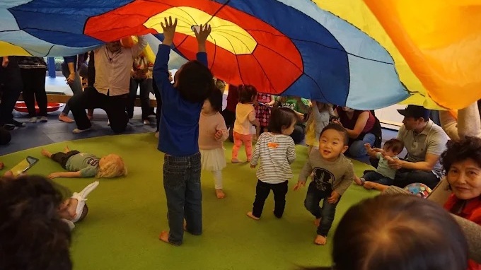 You are your baby’s favorite play partner, and Gymboree gives you new ways to learn and connect together. Our early childhood development classes use movement, music, and sensory play to support your baby during these important first years.