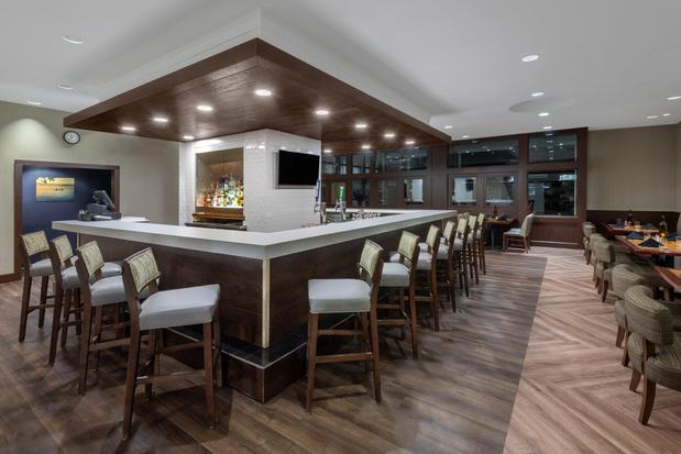 Images Holiday Inn & Suites Pittsfield-Berkshires by IHG