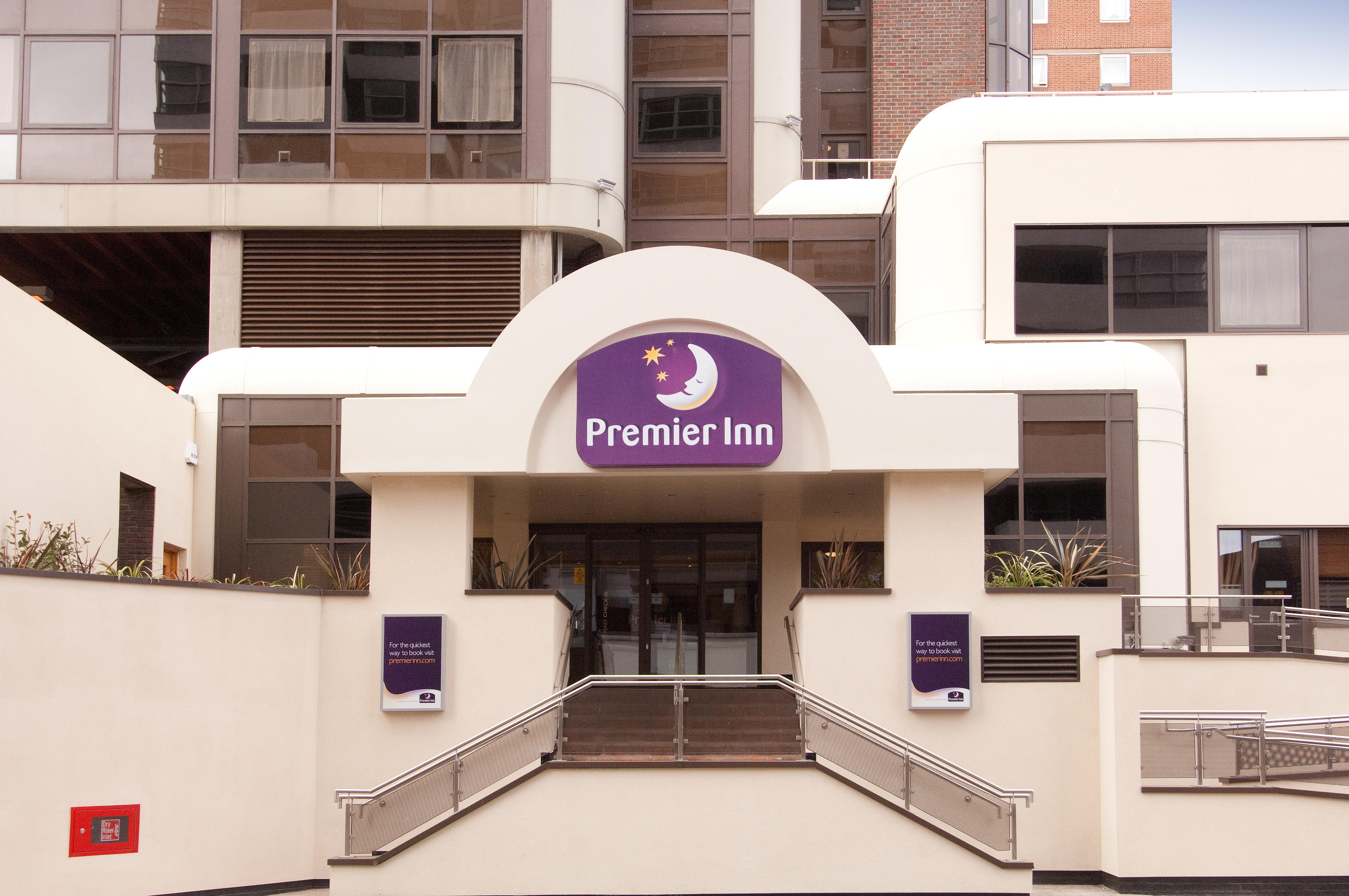 Images Premier Inn Sunbury (Kempton Park) hotel