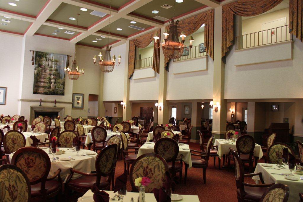 The Forum at Lincoln Heights boasts a spacious dining area for our seniors!