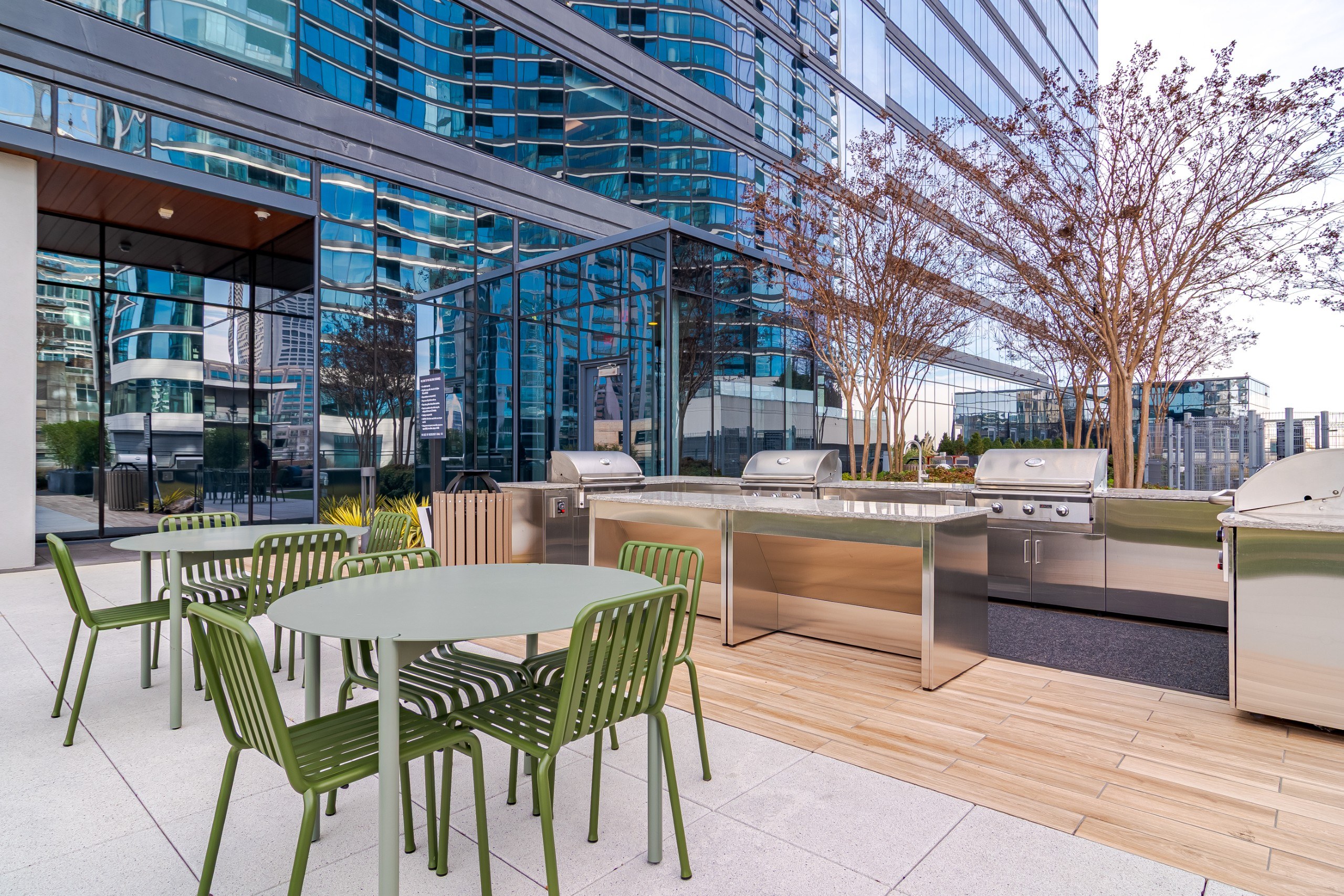Outdoor Grilling Area at 903 Peachtree Apartments in Atlanta, GA 30309 