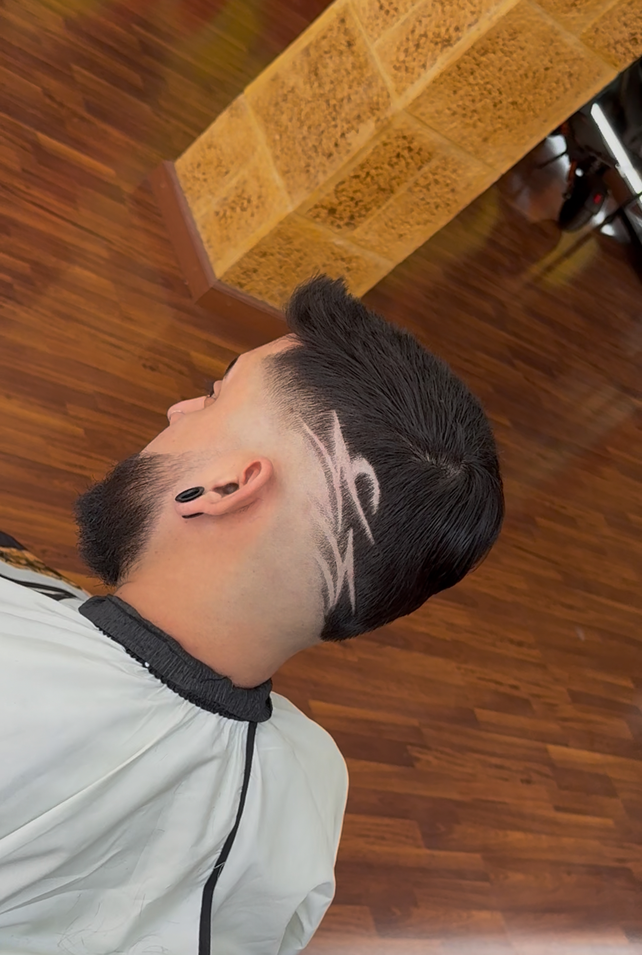 Images KAWS BARBERIA & BEAUTY STUDIO
