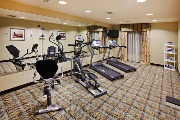 Images Holiday Inn Express & Suites Okmulgee, an IHG Hotel