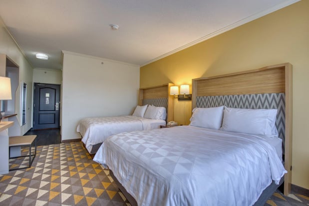 Images Holiday Inn & Suites Madison West - Middleton by IHG
