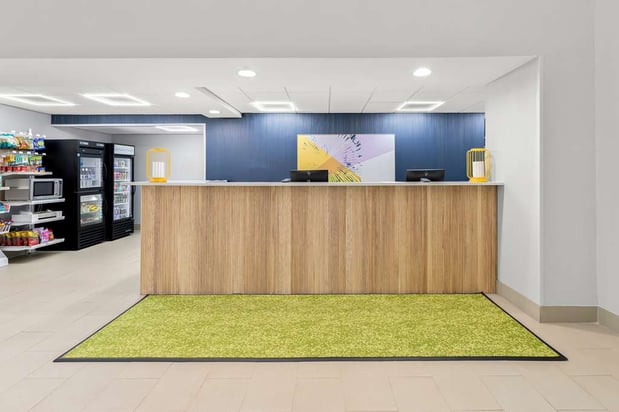 Images Spark by Hilton Tupelo