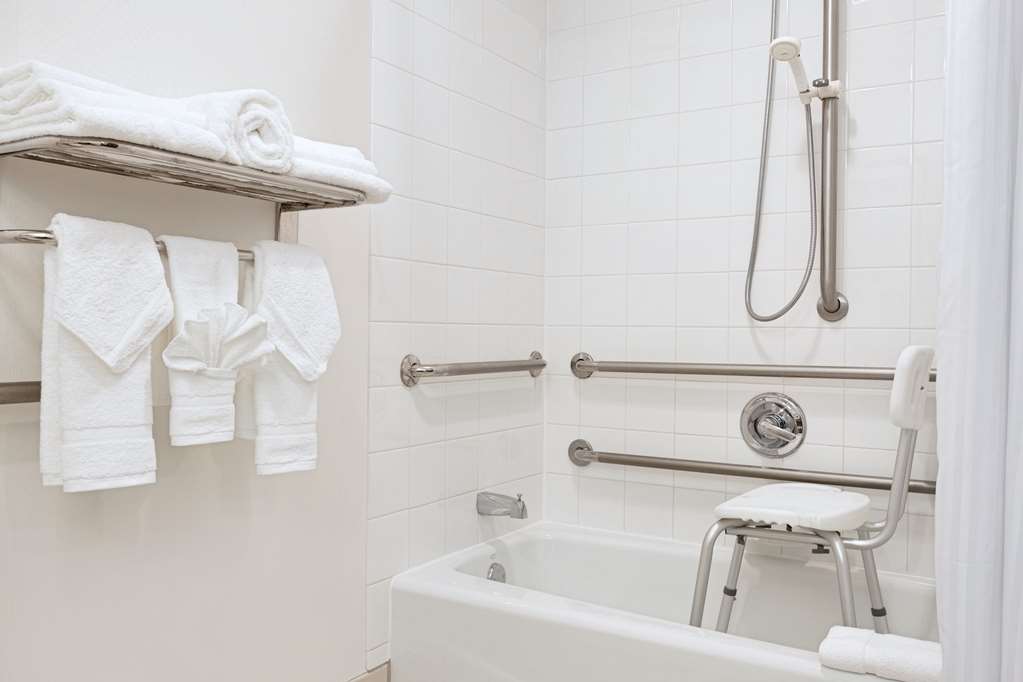 Guest room bath