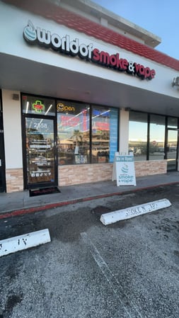 Images World of Smoke & Vape - Aventura