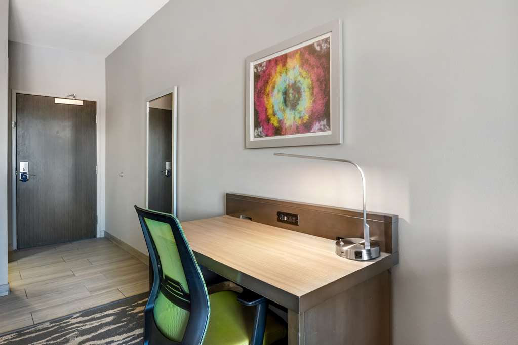 2 Queen Bed Room