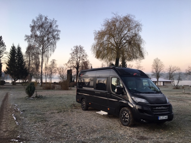 Caravan Vermietung Reisemobile und Reisevans für Paare und die ganze Familie. Wohnmobilurlaub im Winter, perfekt für Skiurlaub und Ausflüge in die Alpen
