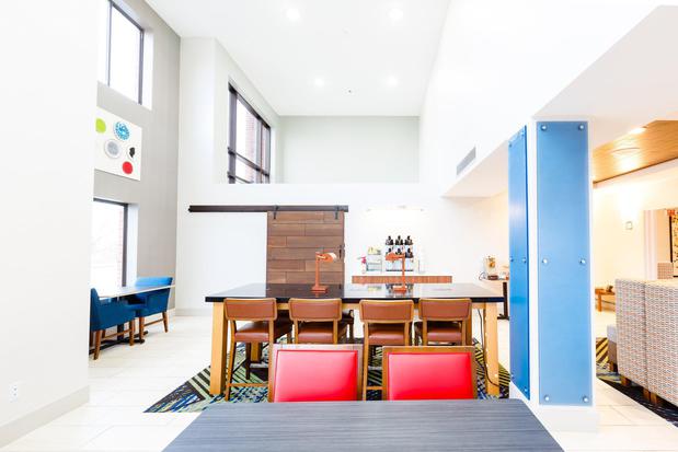Images Holiday Inn Express & Suites Shelbyville by IHG