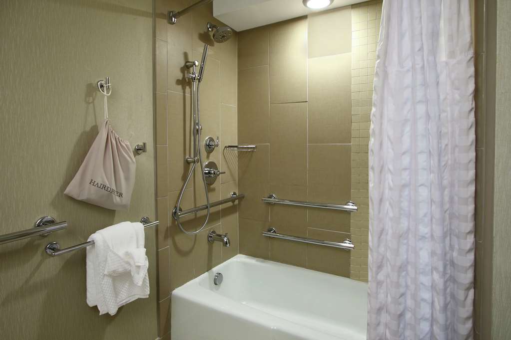 Guest room bath